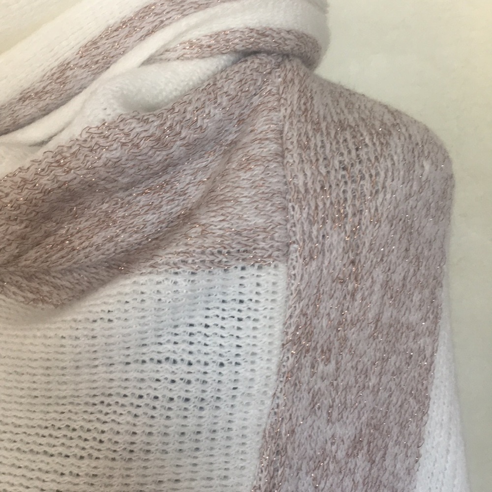 Poncho - Picture 2 of 3